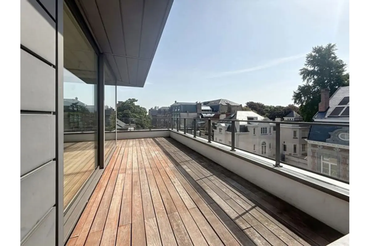 Penthouse te  huur in Etterbeek 1040 4200.00€ 3 slaapkamers 241.00m² - Zoekertje 645816