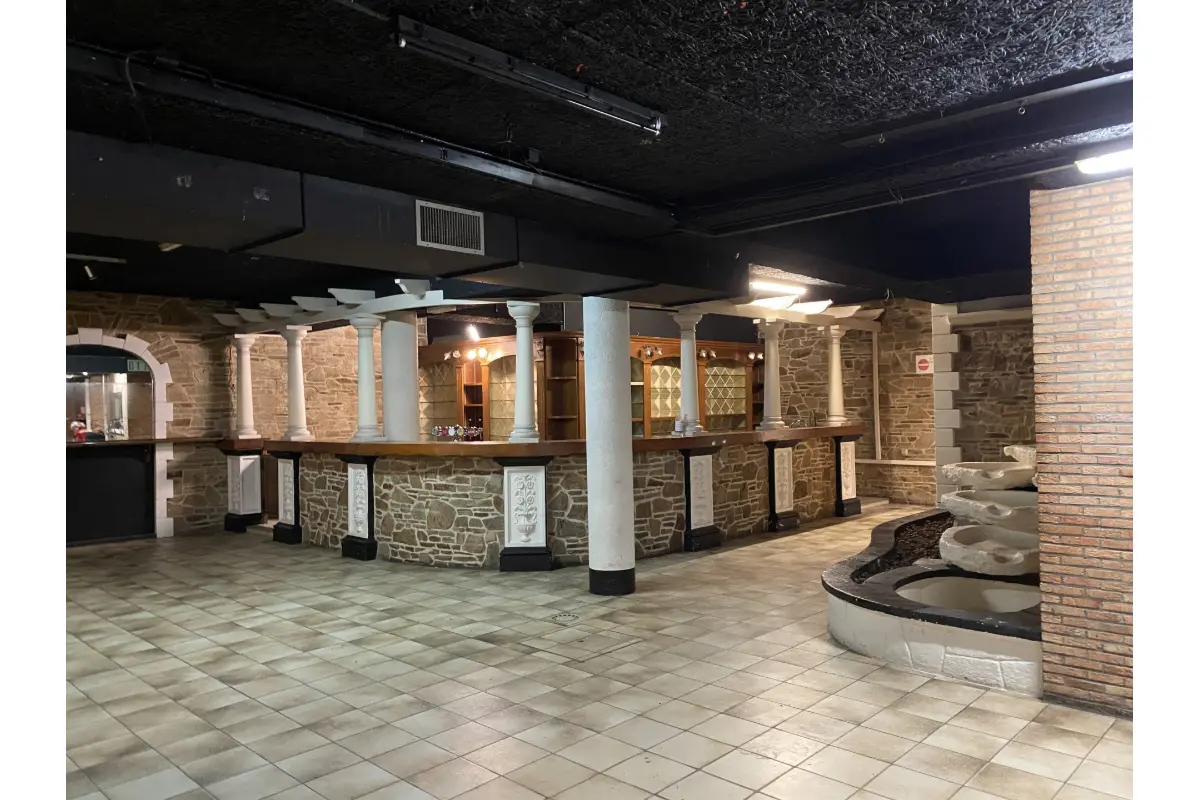 Handelszaak te  huur in Doornik 7500 2500.00€  slaapkamers 466.00m² - Zoekertje 646343