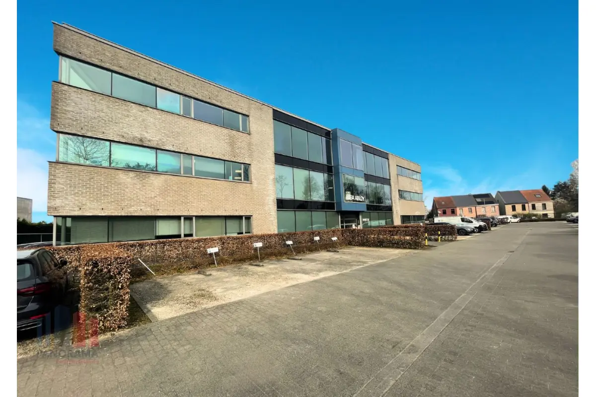 Commerce à vendre à Melle 9090 2051456.00€  chambres 1200.00m² - annonce 646060