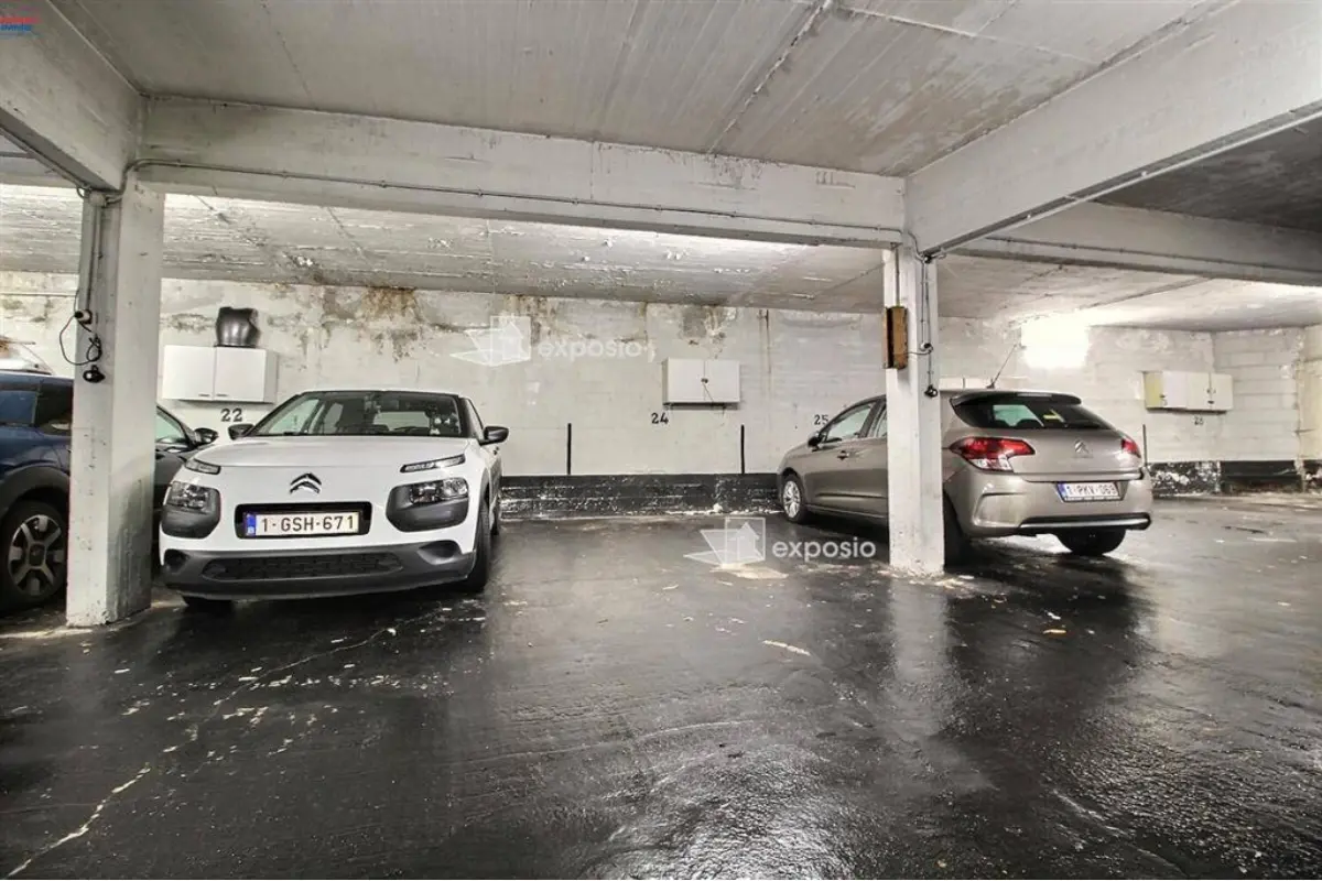 Parking & garage te  koop in Evere 1140 25000.00€  slaapkamers m² - Zoekertje 646305
