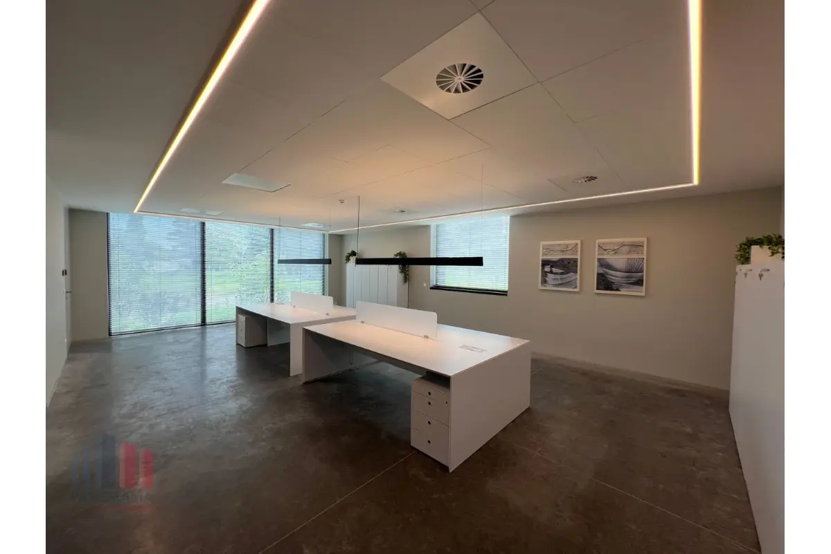 Handelszaak te  huur in Nazareth 9810 4500.00€  slaapkamers 480.00m² - Zoekertje 646059