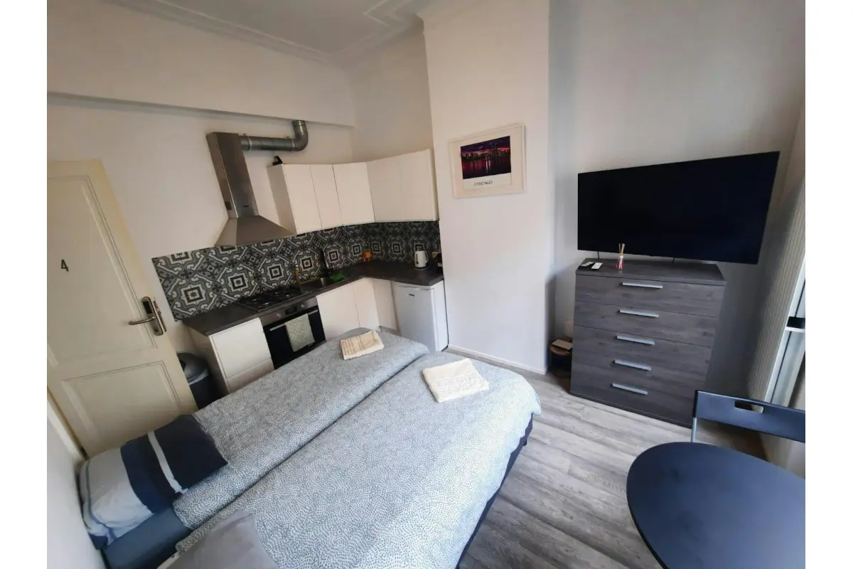 Appartement à louer à Forest 1190 1200.00€  chambres m² - annonce 647006