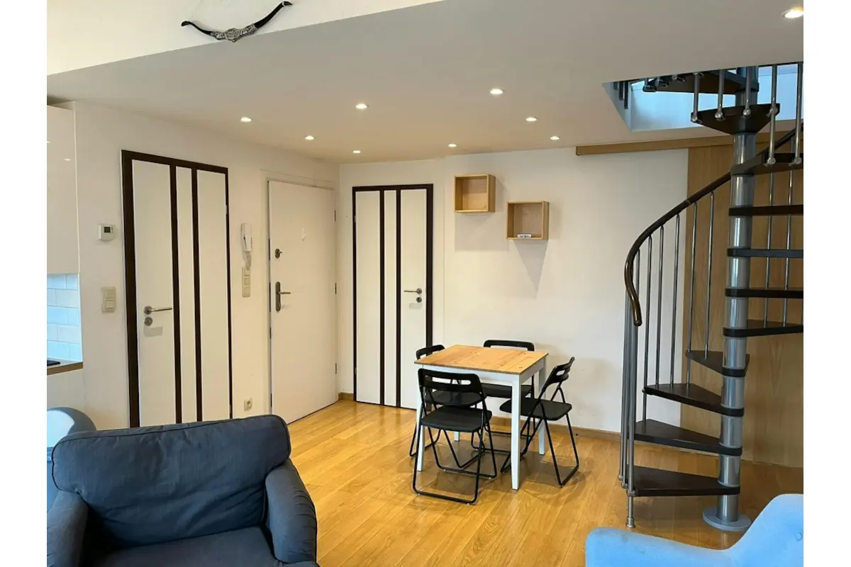 Appartement te  huur in Ukkel 1180 2200.00€  slaapkamers m² - Zoekertje 646899