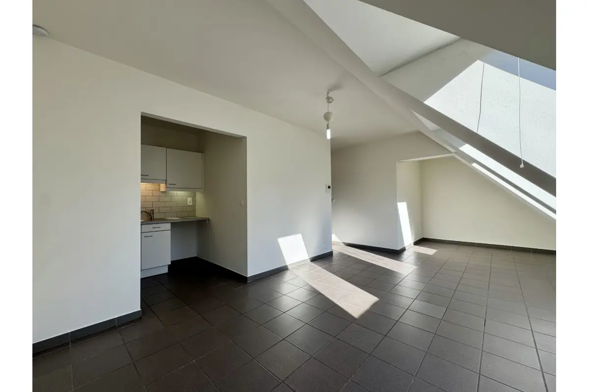 Studio te  huur in Jambes 5100 600.00€ 0 slaapkamers 34.00m² - Zoekertje 647320