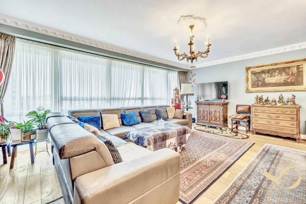 Appartement te  koop in Sint-Jans-Molenbeek 1080 325000.00€ 4 slaapkamers 168.00m² - Zoekertje 647605