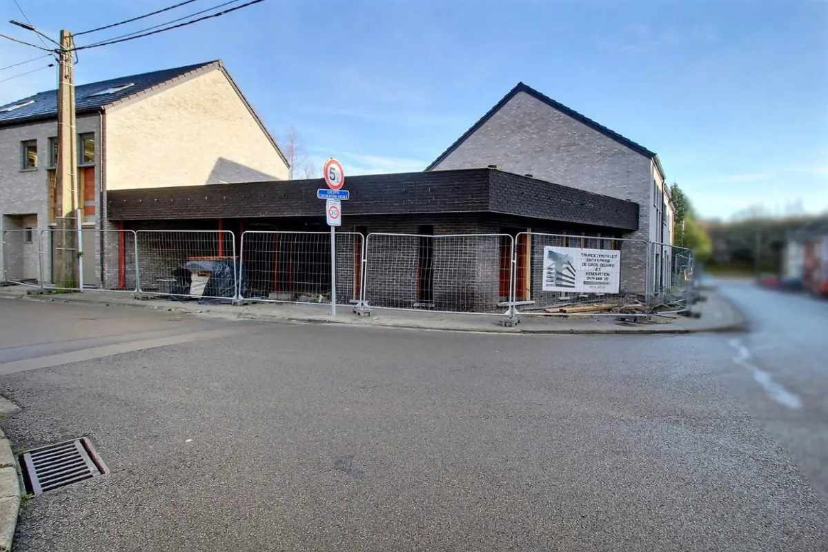 Commerce à vendre à Roux 6044 299000.00€  chambres 76.00m² - annonce 647196