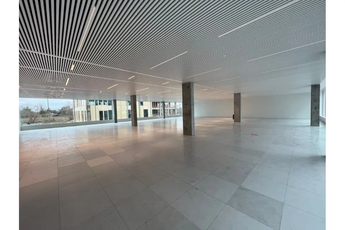 Handelszaak te  huur in Sint-Denijs-Westrem 9051 6250.00€  slaapkamers 500.00m² - Zoekertje 647923