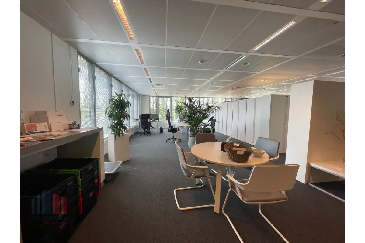 Handelszaak te  huur in Gentbrugge 9050 4069.00€  slaapkamers 30.00m² - Zoekertje 647918