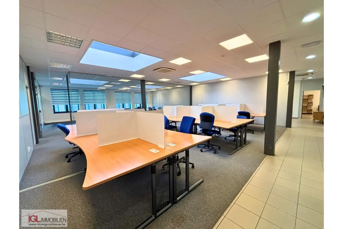 Handelszaak te  huur in Drogenbos 1620 3500.00€  slaapkamers m² - Zoekertje 647939