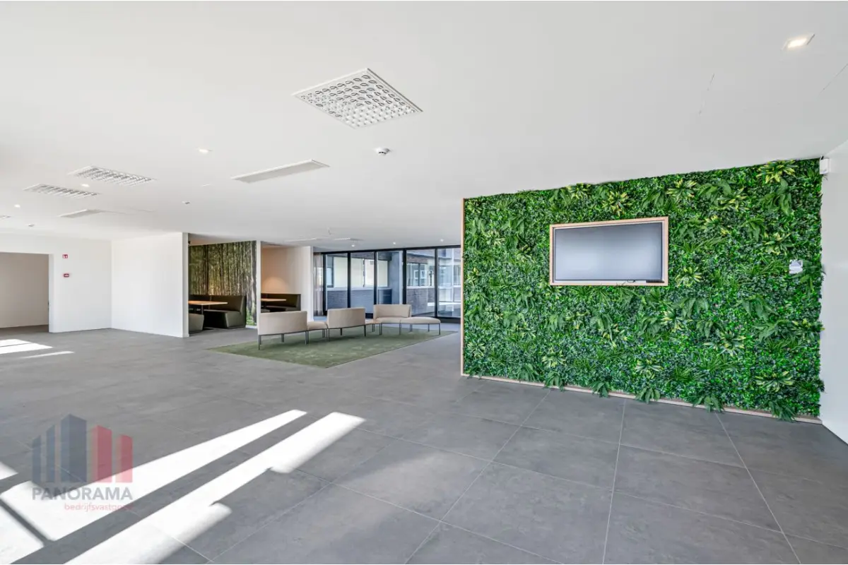 Handelszaak te  huur in Merelbeke 9820 2558.00€  slaapkamers 198.00m² - Zoekertje 647916