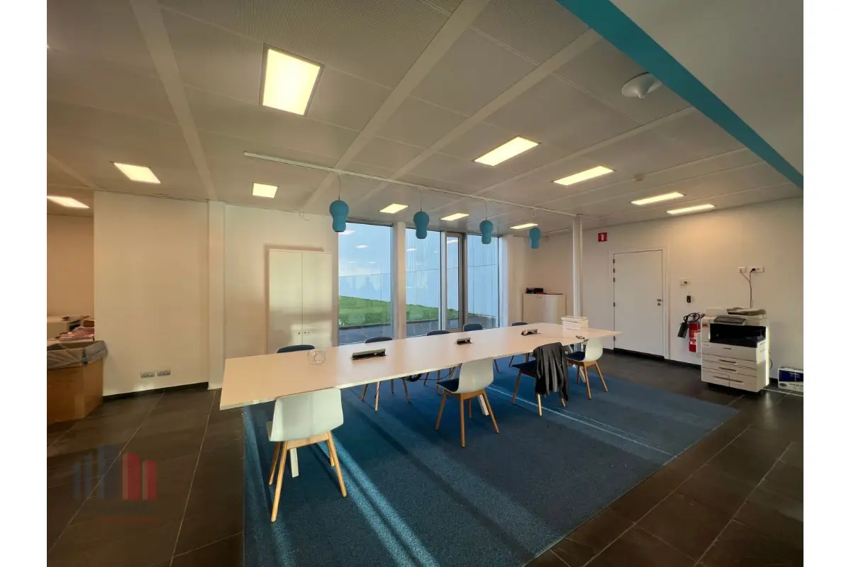 Commerce à louer à Nazareth 9810 4900.00€  chambres 325.00m² - annonce 648636