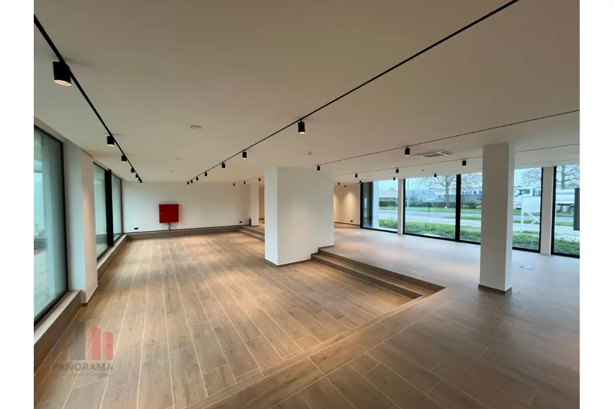 Commerce à louer à Lochristi 9080 2910.00€  chambres 218.00m² - annonce 648637