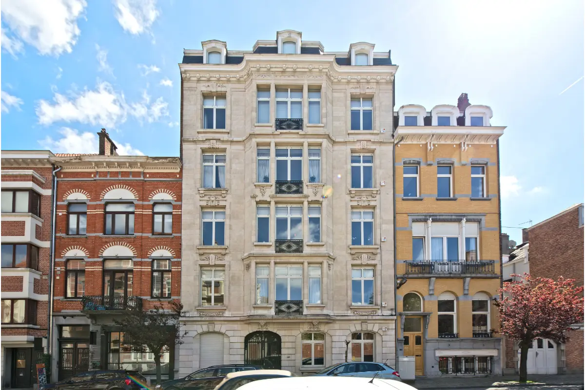 Benedenverdieping te  in Elsene 1050 2495.00€ 3 slaapkamers 210.00m² - Zoekertje 648742