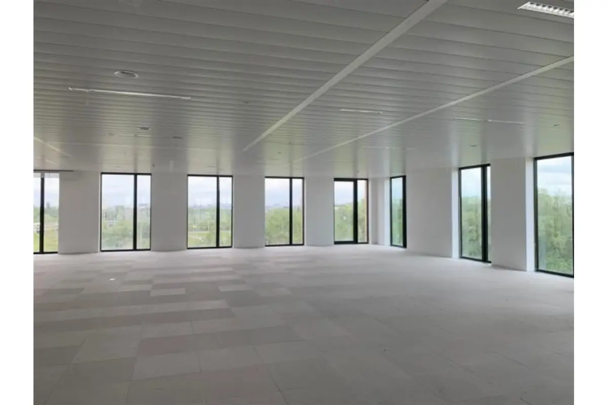 Commerce à louer à Sint-Denijs-Westrem 9051 6126.00€  chambres 435.00m² - annonce 648639