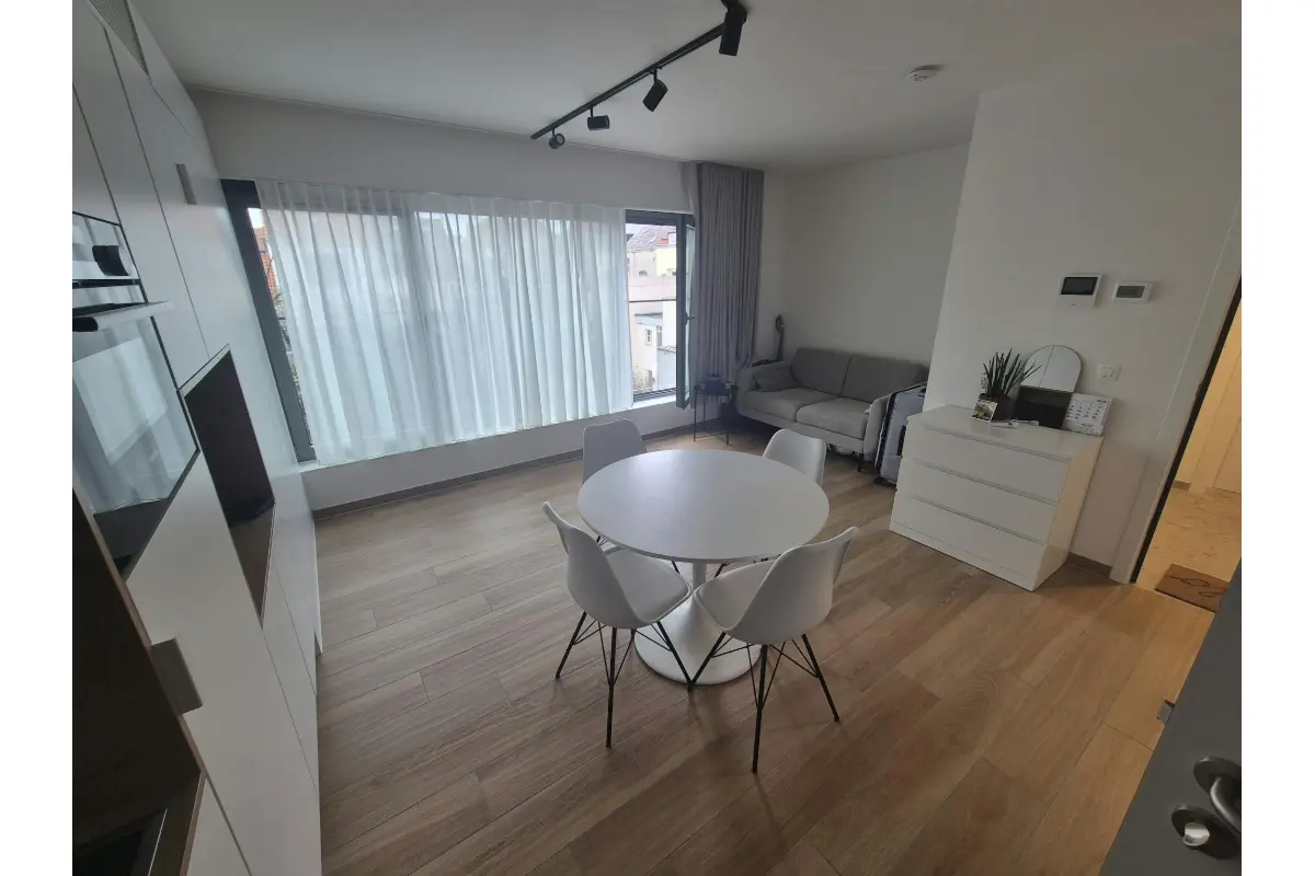 Huis te  huur in Brussel 1000 1150.00€  slaapkamers m² - Zoekertje 648562