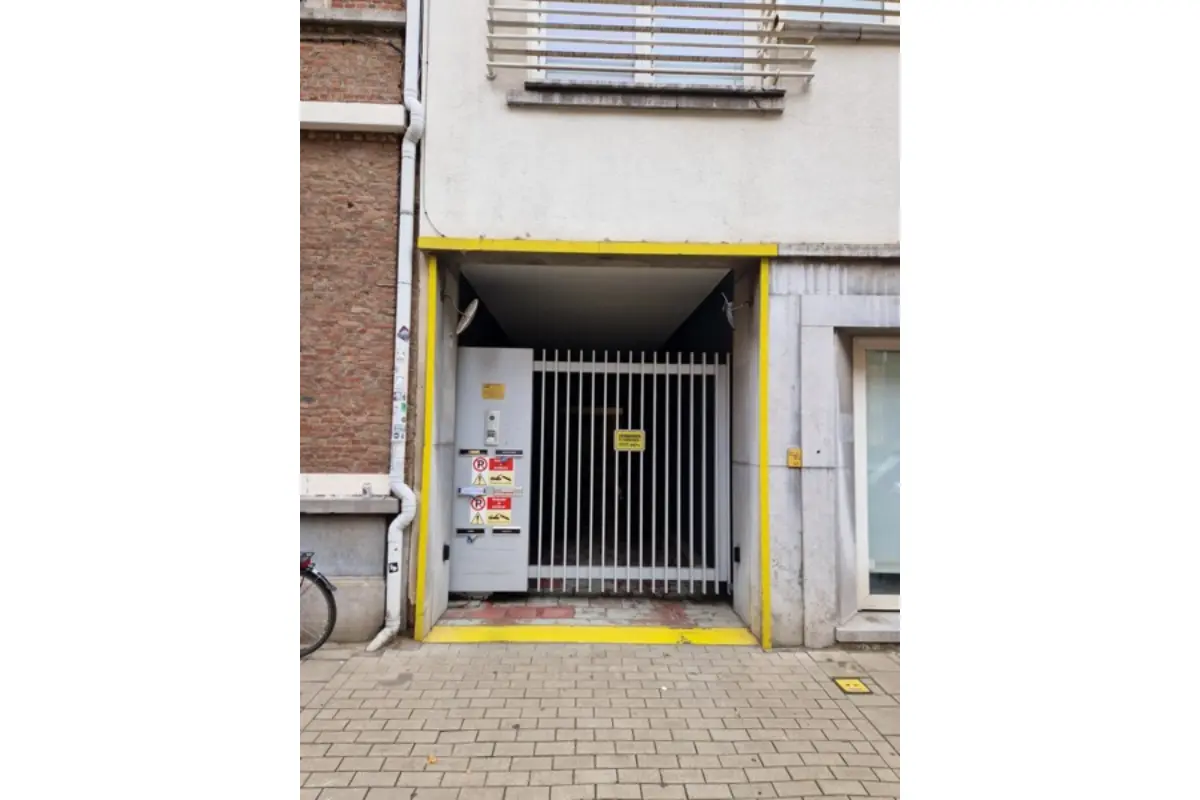 Parking / garage à louer à Anvers 2000 195.00€  chambres m² - annonce 648614