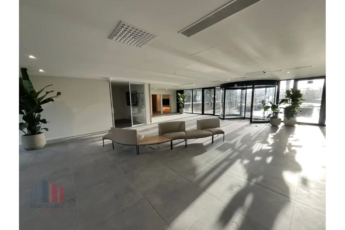 Commerce à louer à Merelbeke 9820 7518.00€  chambres 582.00m² - annonce 648640