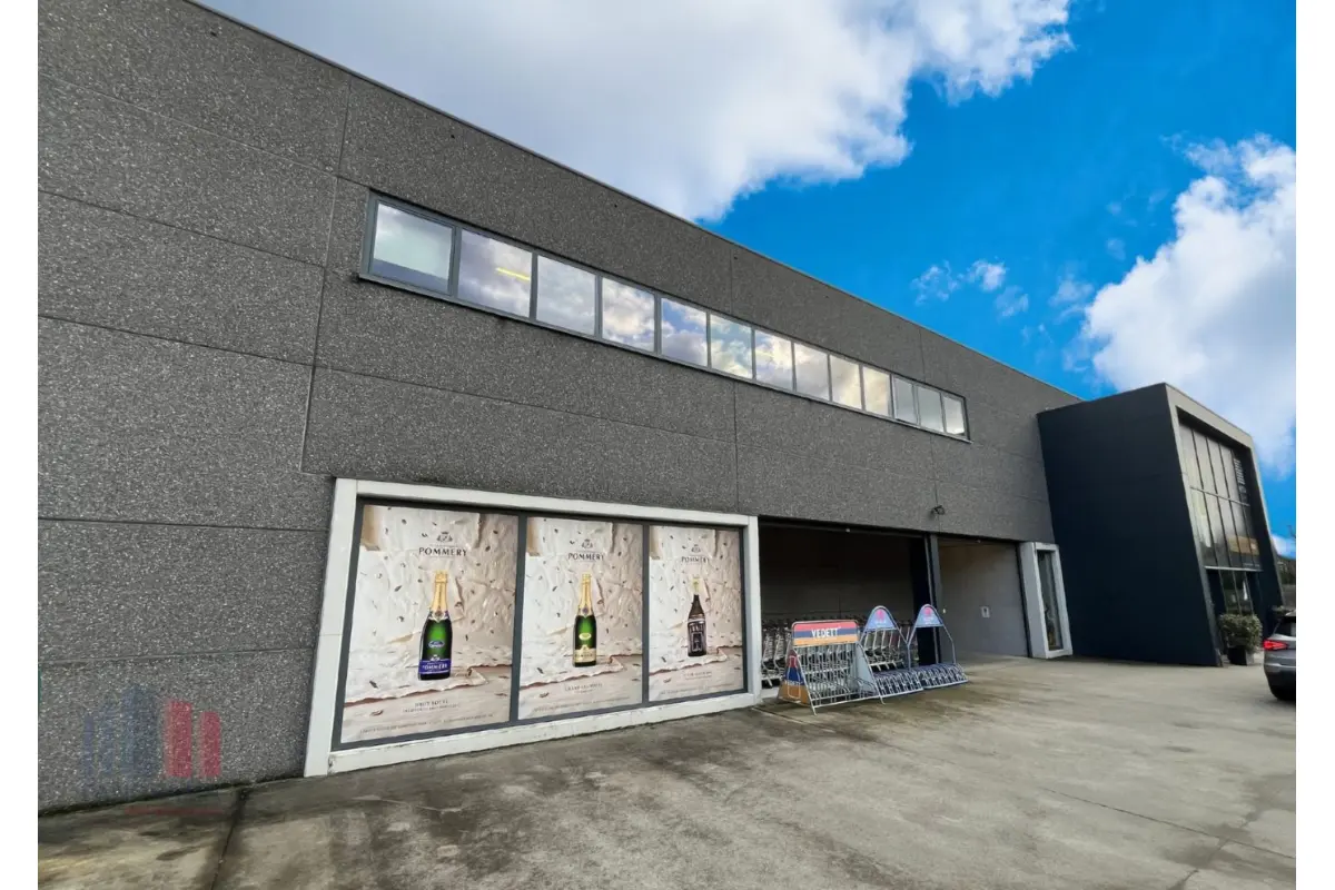 Commerce à louer à Melle 9090 5743.00€  chambres 839.00m² - annonce 648635