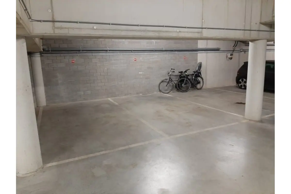 Parking / garage à louer à Deurne 2100 75.00€  chambres m² - annonce 649451