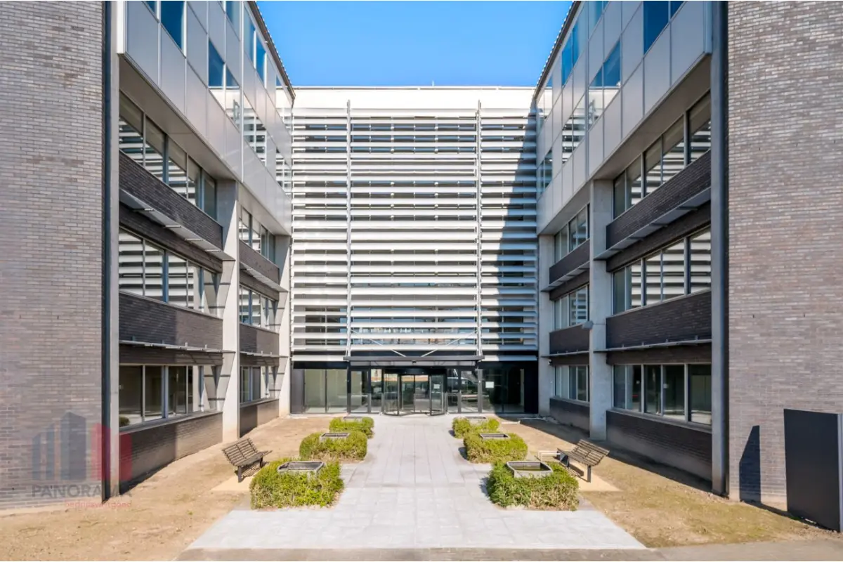 Handelszaak te  huur in Merelbeke 9820 8925.00€  slaapkamers 691.00m² - Zoekertje 649658