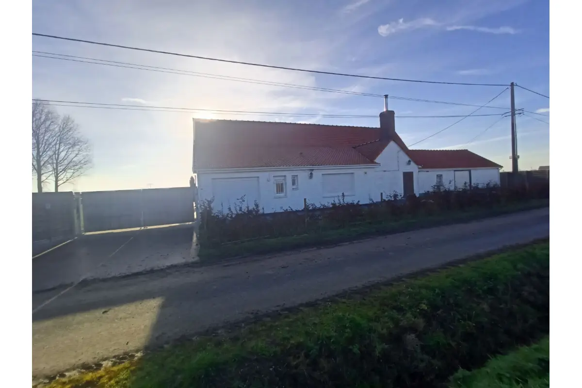 Bungalow te  koop in Beveren-aan-den-Ijzer 8691 350000.00€ 5 slaapkamers 242.00m² - Zoekertje 650168