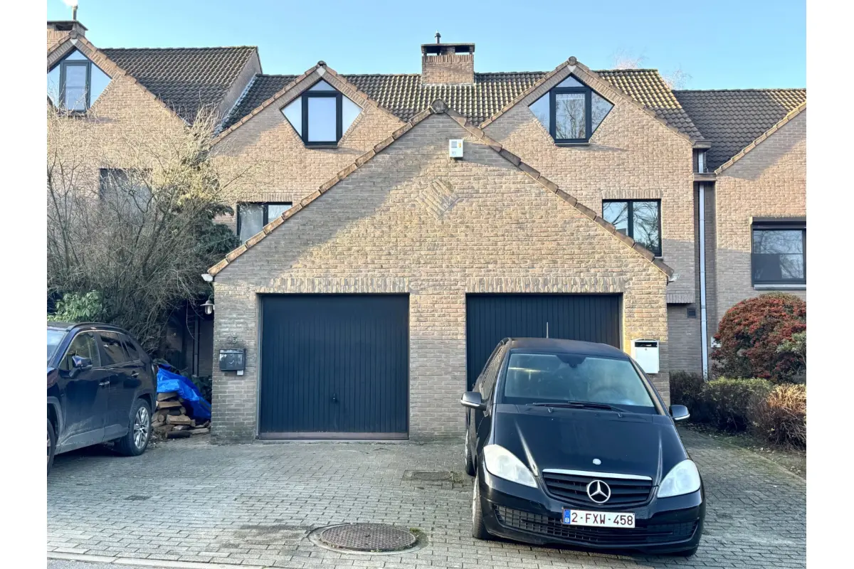 Huis te  huur in Ukkel 1180 2300.00€ 4 slaapkamers 165.00m² - Zoekertje 650024