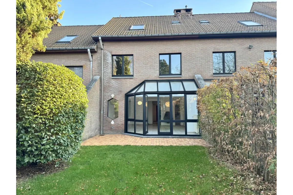 Huis te  huur in Ukkel 1180 2300.00€ 4 slaapkamers 165.00m² - Zoekertje 650024