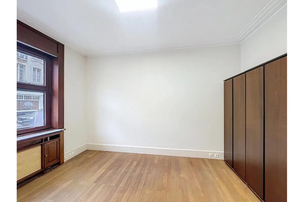 Commerce à  à Etterbeek 1040 850.00€  chambres 16.00m² - annonce 649602