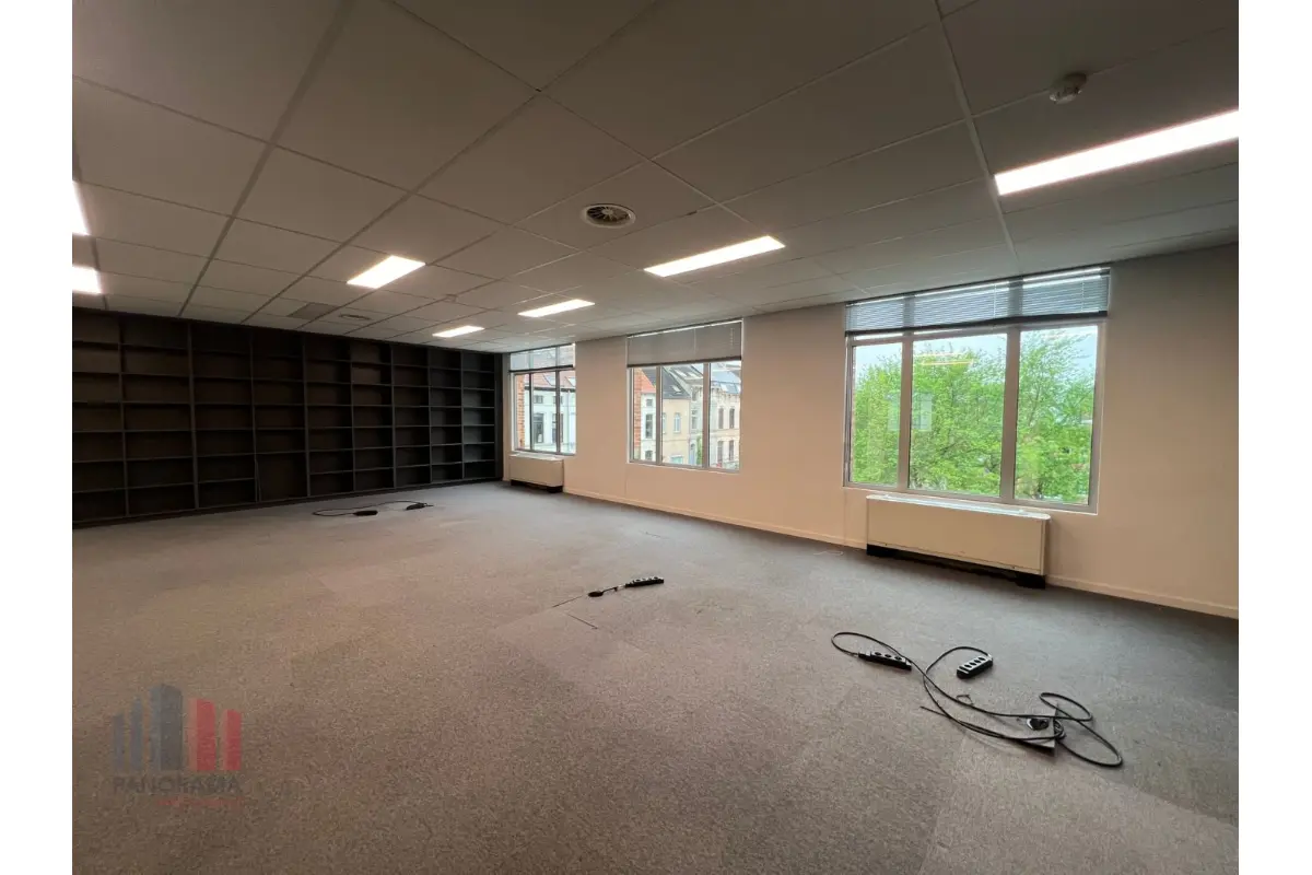 Handelszaak te  huur in Gentbrugge 9050 8388.00€  slaapkamers 521.00m² - Zoekertje 649659