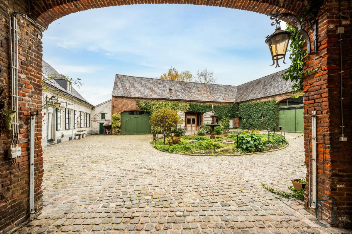 Bungalow te  koop in Brakel 9660 1349000.00€ 5 slaapkamers 622.00m² - Zoekertje 649918