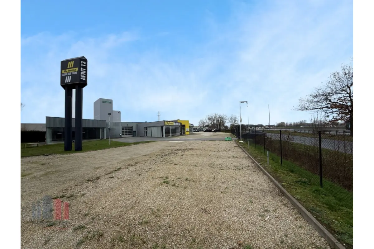 Handelszaak te  huur in Drongen 9031 14000.00€  slaapkamers 1775.00m² - Zoekertje 649654