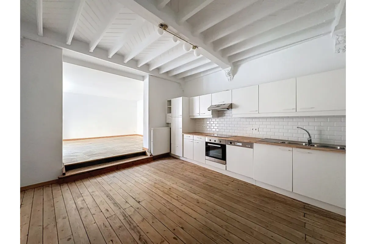 Appartement te  koop in Brussel 1000 325000.00€ 1 slaapkamers 78.00m² - Zoekertje 650748