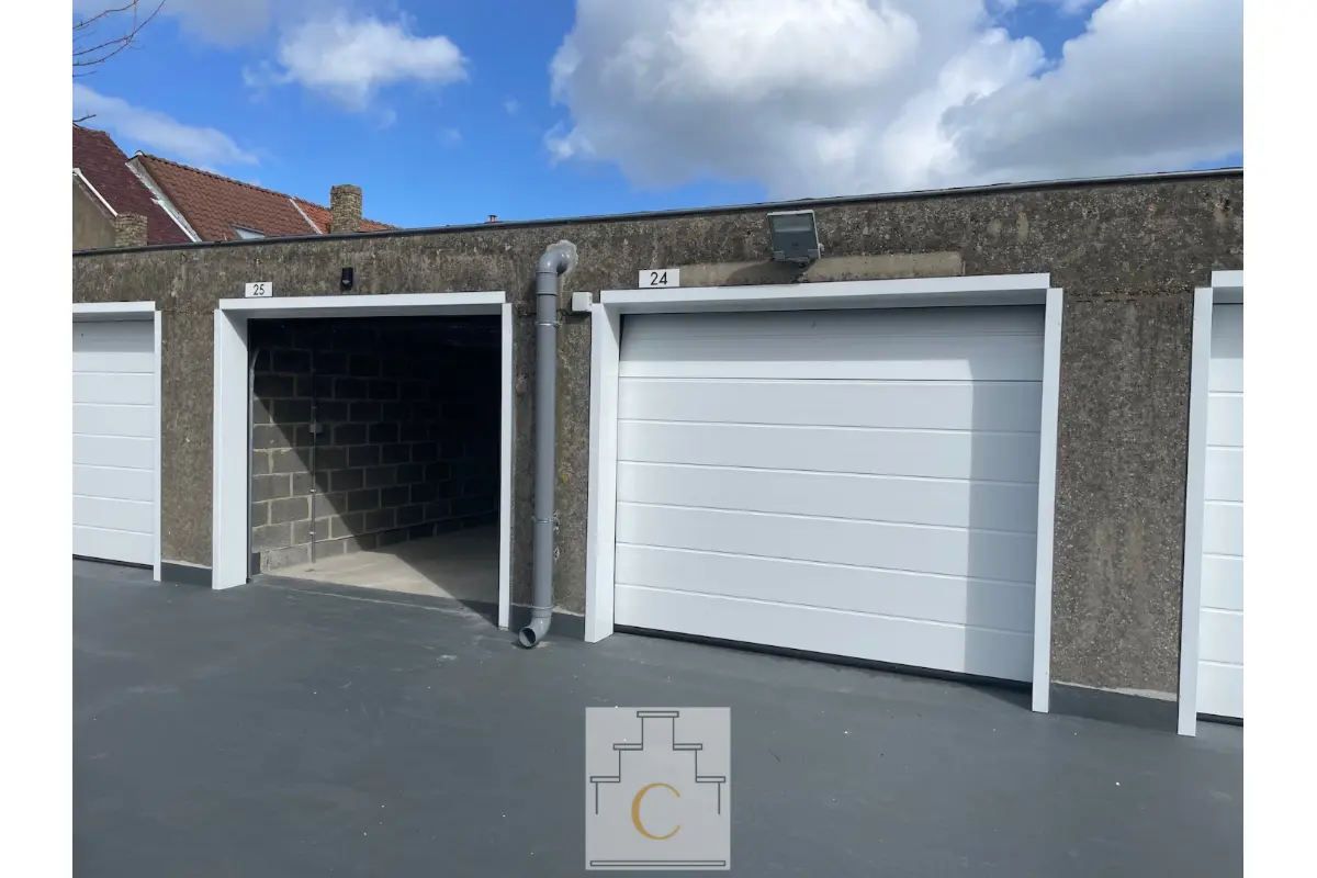 Parking / garage à louer à Bruges 8000 100.00€  chambres m² - annonce 650449