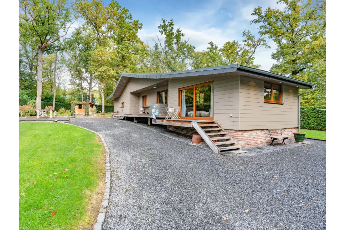 Bungalow te  koop in Hogne 5377 320000.00€ 2 slaapkamers 110.00m² - Zoekertje 650548