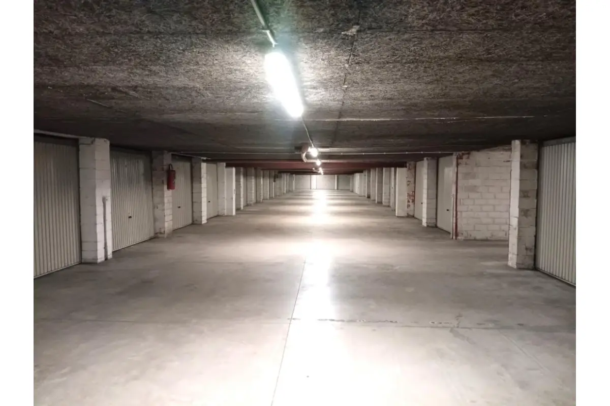 Parking & garage te  koop in Deurne 2100 31800.00€  slaapkamers m² - Zoekertje 651442
