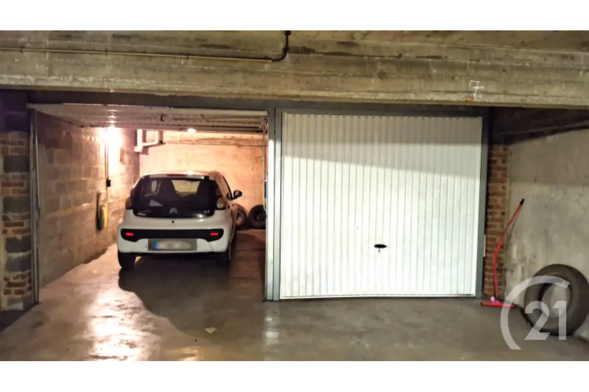 Parking & garage te  koop in Charleroi 6000 25000.00€  slaapkamers m² - Zoekertje 652058