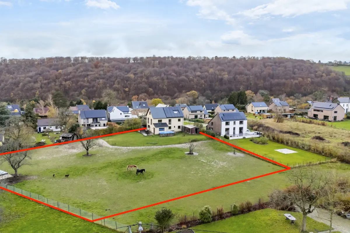 Villa te  koop in Dave 5100 750000.00€ 4 slaapkamers 242.00m² - Zoekertje 651967