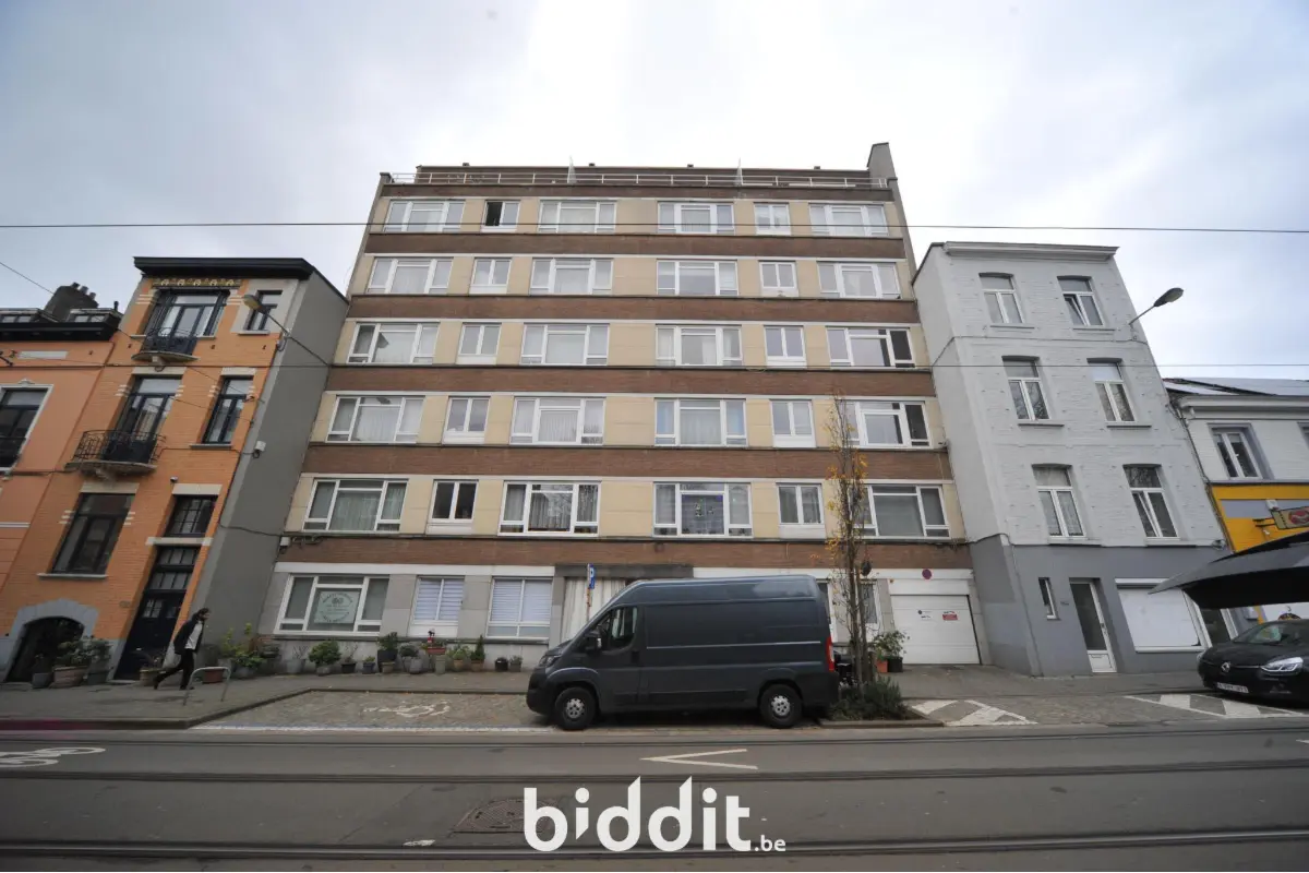 Appartement te  koop in Ukkel 1180 150000.00€ 2 slaapkamers m² - Zoekertje 652480