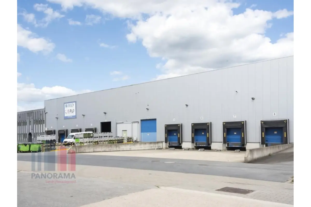 Handelszaak te  huur in Zele 9240 44714.00€  slaapkamers 8814.00m² - Zoekertje 652278