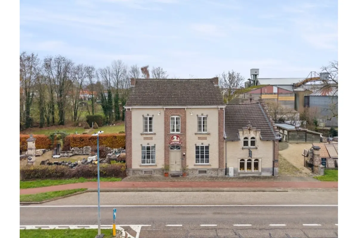 Handelszaak te  koop in Drieslinter 3350 645000.00€ 4 slaapkamers 431.00m² - Zoekertje 652317
