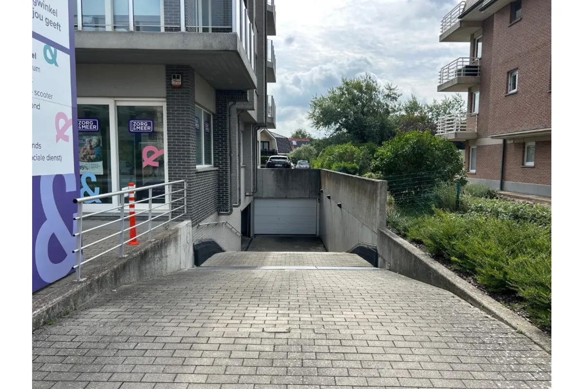 Parking & garage te  huur in Koksijde 8670 1500.00€  slaapkamers m² - Zoekertje 652232