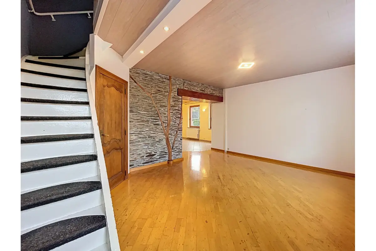 Huis te  huur in Neufchâteau 6840 890.00€ 2 slaapkamers 118.00m² - Zoekertje 652888