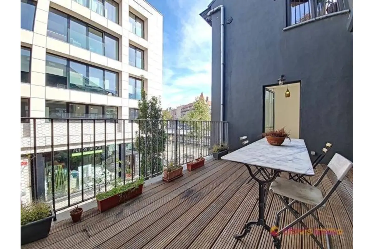 Appartement te  huur in Sint-Jans-Molenbeek 1080 1695.00€ 3 slaapkamers 150.00m² - Zoekertje 653022