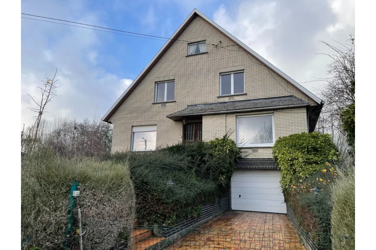 Villa te  koop in Tollembeek 1570 360000.00€ 4 slaapkamers m² - Zoekertje 653064