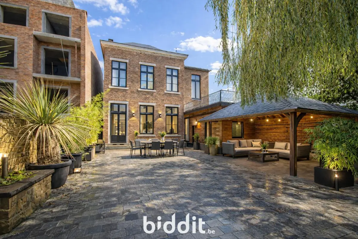 Villa te  koop in Jambes 5100 290000.00€ 4 slaapkamers 360.00m² - Zoekertje 653409