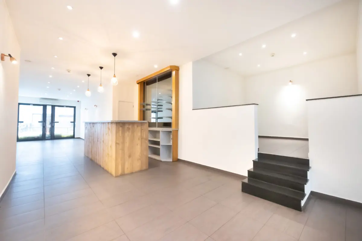 Handelszaak te  huur in Elsene 1050 3275.00€  slaapkamers 125.00m² - Zoekertje 653372