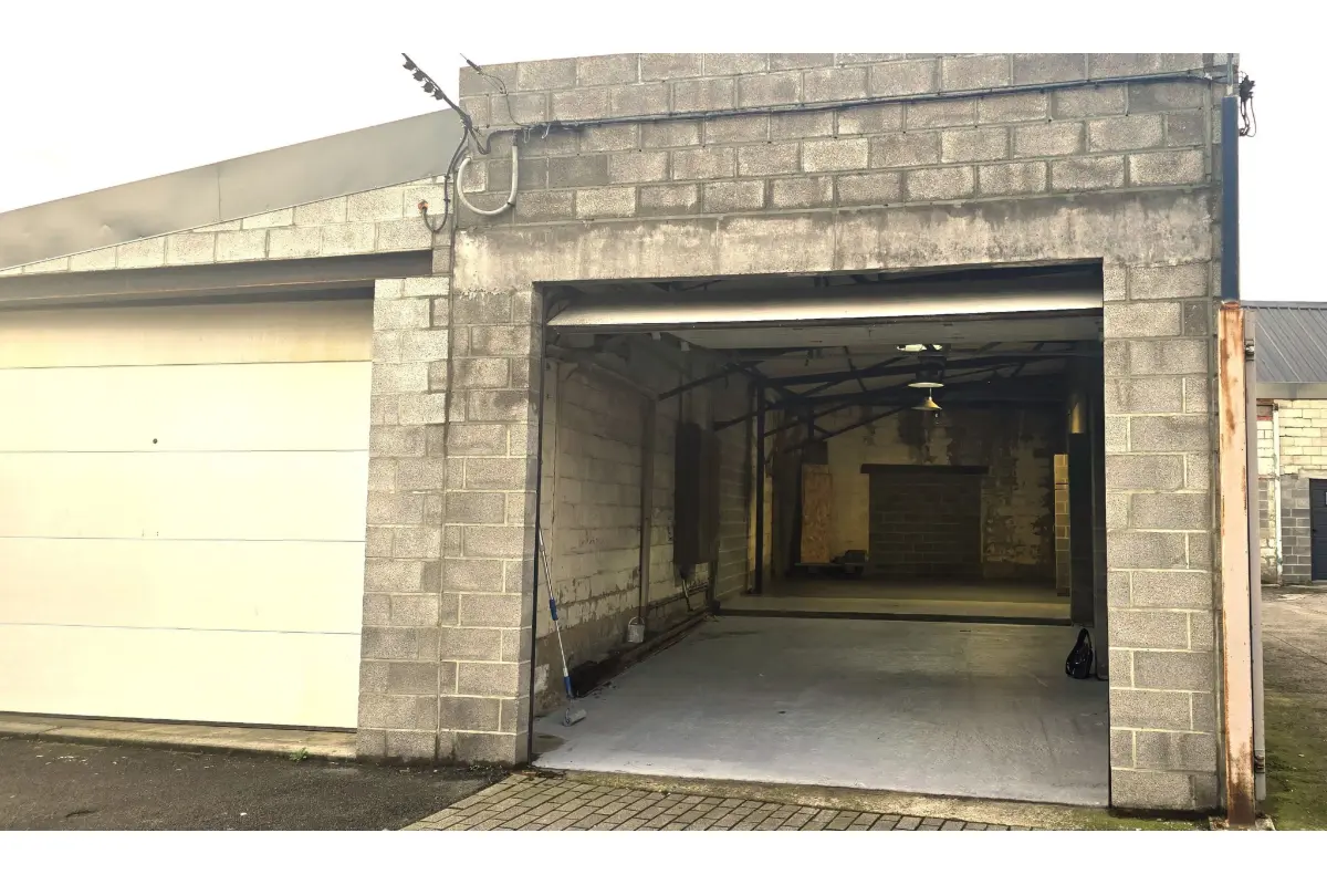 Parking & garage te  huur in Dour 7370 700.00€  slaapkamers m² - Zoekertje 653452