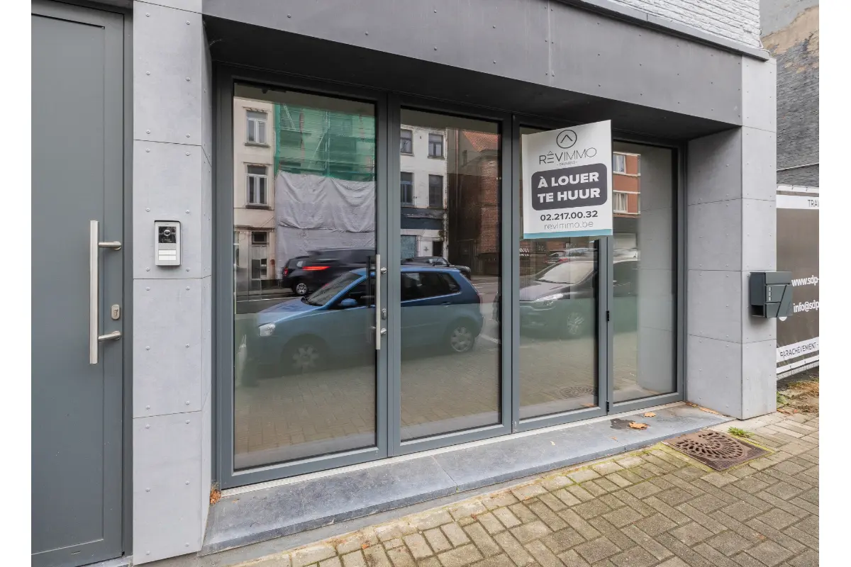 Handelszaak te  huur in Ukkel 1180 2700.00€  slaapkamers 190.00m² - Zoekertje 653687