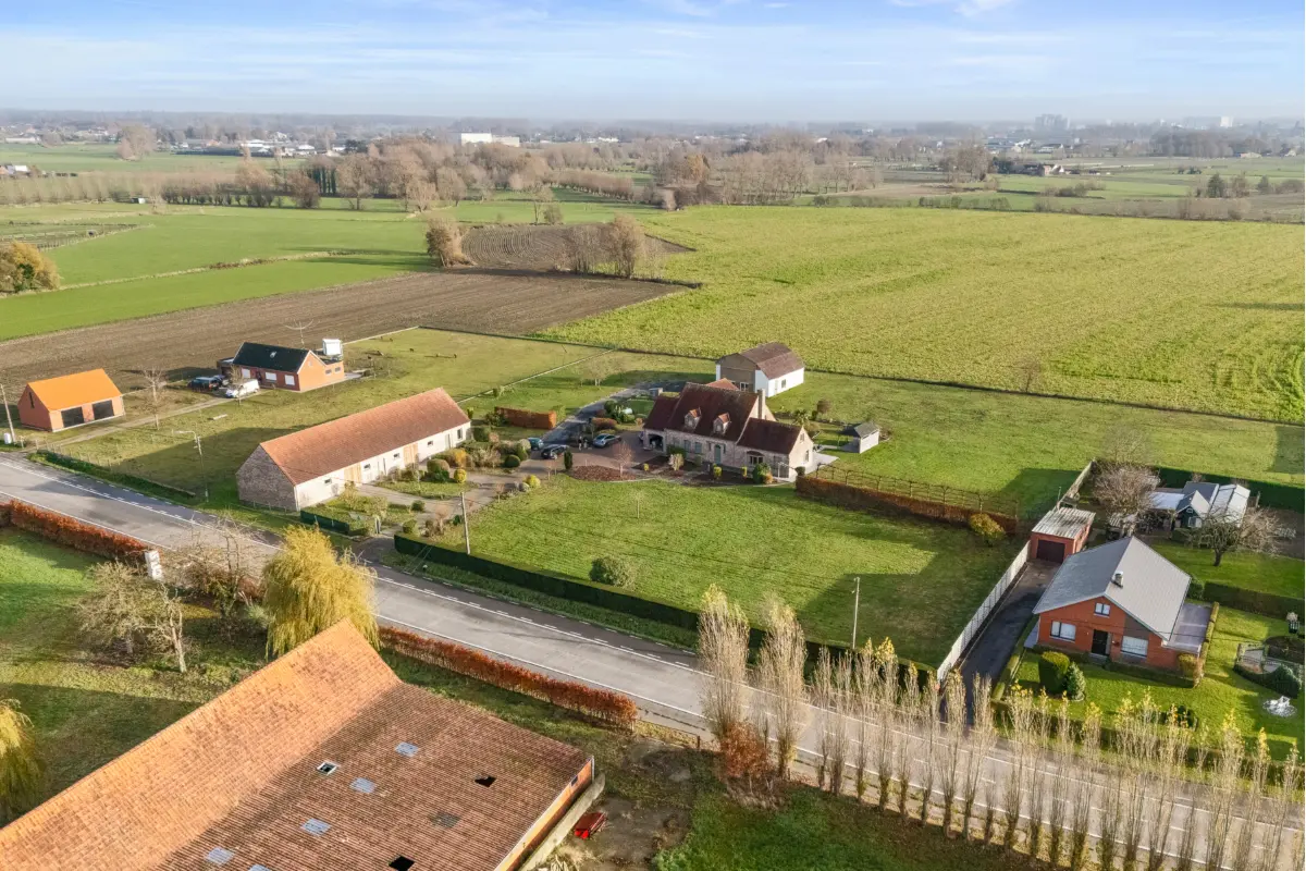 Villa te  koop in Knesselare 9910 985000.00€ 6 slaapkamers 303.00m² - Zoekertje 653427