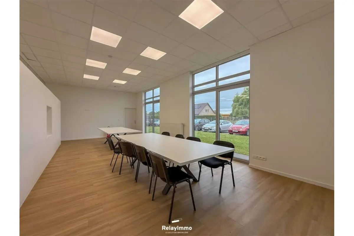 Handelszaak te  huur in Péruwelz 7600 2000.00€  slaapkamers 167.00m² - Zoekertje 654277